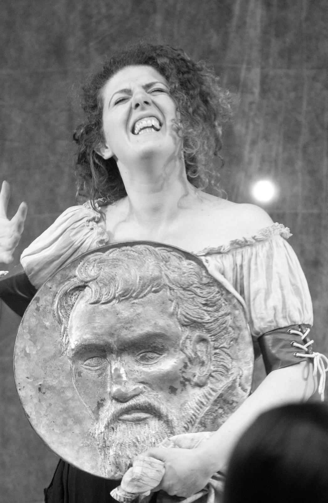 Virginia Billi in scena durante Properzia de’ Rossi